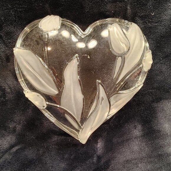 Mikasa Glass Tivoli Heart Shaped Bowl, Tulip Design - Picture 1 of 7